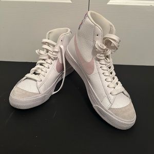 NIKE Blazer Mid '77 SE GS 'White Magic Ember'